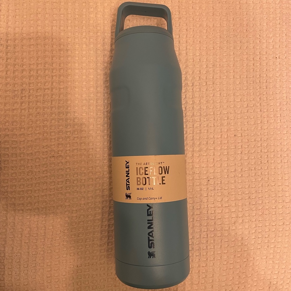 ICEFLOW™ BOTTLE WITH CAP AND CARRY+ LID | 36 OZ